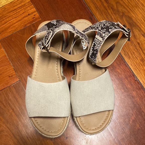 Worn once Espadrilles - Picture 2 of 2